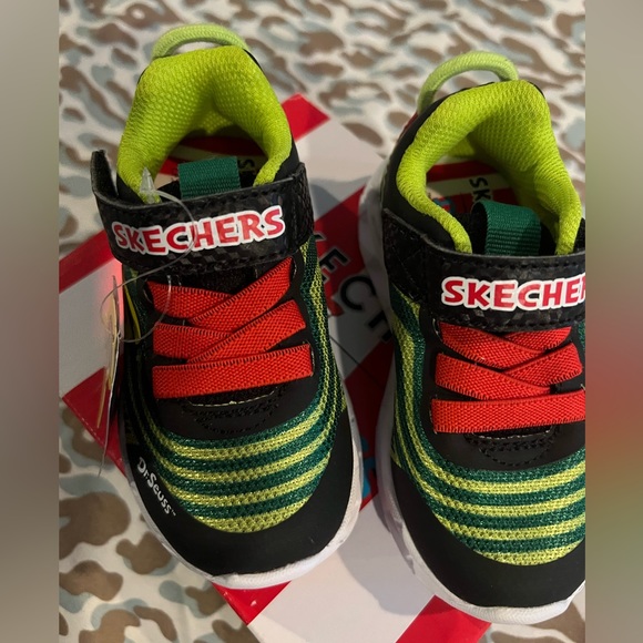 Dr Seuss Grinch light up Sneakers - Picture 4 of 7